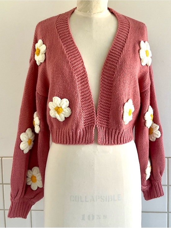 Sweaters - Chunky Dusty Rose Pink Crop Cardigan 3d Whimsical Daisy Appliqués Sz: L NWOT